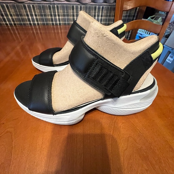 Women's Sorel black/moonstone Explorer Blitz Stride - Picture 2 of 4